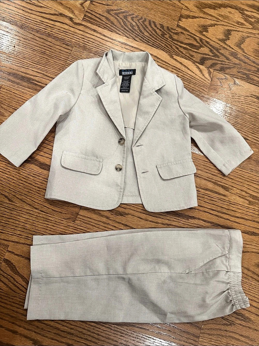 Mason Two-Piece Suit in Gray Size Medium Like New